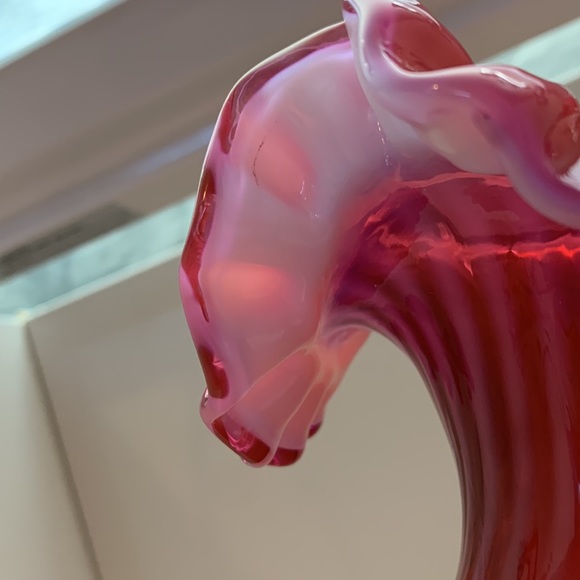 😍 Fenton Cranberry Opalescent Swirl Ruffled Large Round Vase - Picture 14 of 17
